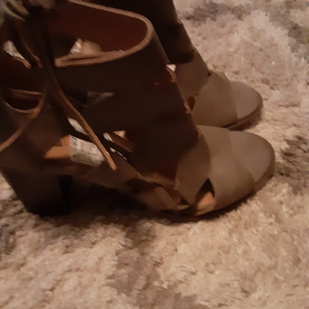 Shoes - Picture 4 of 6